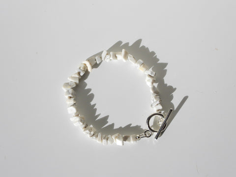 Natural Howlite chip bracelet